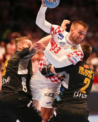 HANDBALL - EHF EURO 2020, CRO vs MNE GRAZ,AUSTRIA,09.JAN.20 - HANDBALL - EHF European Men s Handball Championship 2020, group stage, Croatia vs Montenegro. Image shows Vuk Lazakovic (MNE), Luka Cindric (CRO) and Filip Vujovic (MNE). GEPAxpictures xWolfgangxGrebien