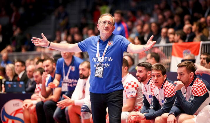 HANDBALL - EHF EURO 2020, CRO vs MNE GRAZ,AUSTRIA,09.JAN.20 - HANDBALL - EHF European Men s Handball Championship 2020, group stage, Croatia vs Montenegro. Image shows head coach Lino Cervar (CRO). GEPAxpictures xWolfgangxGrebien