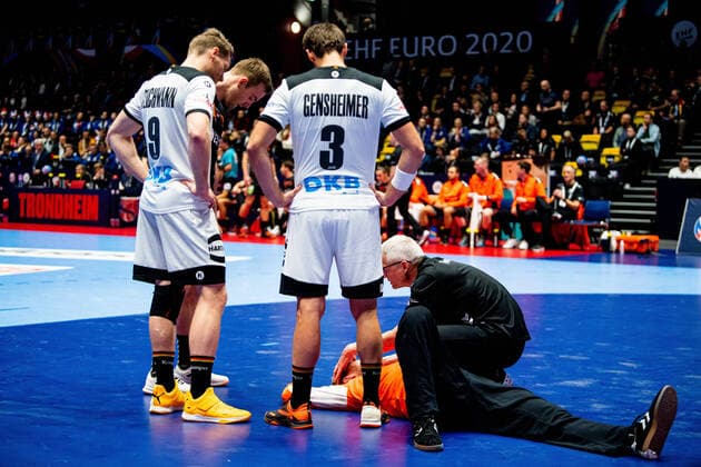 200109 Uwe Gensheimer of Germany stands next to goalkeeper Bart Ravensbergen of Netherlands after being sent off during the EHF European Handball Championship match between Germany and the Netherlands on January 9, 2020 in Trondheim. Photo: Vegard Wivestad Grott BILDBYRAN kod VG 170456 bbeng handball handball handboll handball-em 2020 european men?s handball championship 2020 em 2020 handbolls-em 2020 ehf euro 2020 tyskland germany deutschland holland nederland nederländerna Copyright: VEGARDxWIVESTADxGRoTT BB200109VG111