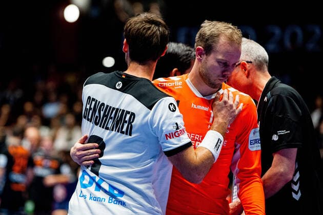 200109 Uwe Gensheimer of Germany with goalkeeper Bart Ravensbergen of Netherlands after being sent off during the EHF European Handball Championship match between Germany and the Netherlands on January 9, 2020 in Trondheim. Photo: Vegard Wivestad Grott BILDBYRAN kod VG 170456 bbeng handball handball handboll handball-em 2020 european men?s handball championship 2020 em 2020 handbolls-em 2020 ehf euro 2020 tyskland germany deutschland holland nederland nederländerna Copyright: VEGARDxWIVESTADxGRoTT BB200109VG112