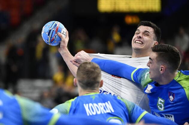 GOTHENBURG 20200110 Szymon Sicko of Poland stoped on the line during the Men s EHF EURO 2020 Handball group F match between Slovenia and Poland at Scandinavium Arena Friday Jan. 10, 2020. Photo Bjorn Larsson Rosvall TT kod 9200 Gothenburg Sweden x9200x