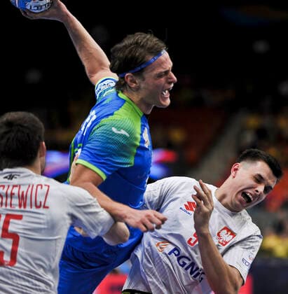 2020.01.10 Goeteborg Pilka reczna EHF EURO 2020 Mistrzostwa Europy w pilce recznej mezczyzn Szwecja Austria Norwegia Slowenia - Polska N z Jure Dolenec, Szymon Sicko Foto Marcin Bulanda PressFocus 2020.01.10 Goeteborg Handball EHF Men s EURO 2020 Sweden Austria Norway Slowenia - Polska Jure Dolenec, Szymon Sicko Credit: Marcin Bulanda PressFocus NEWSPIX.PL --- Newspix.pl  20200110PF_MB139