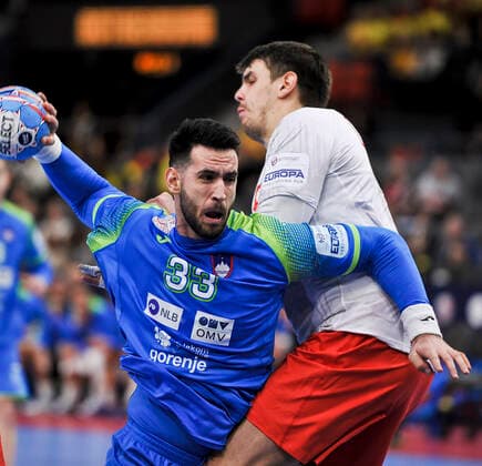 2020.01.10 Goeteborg Pilka reczna EHF EURO 2020 Mistrzostwa Europy w pilce recznej mezczyzn Szwecja Austria Norwegia Slowenia - Polska N z Igor Zabic, Piotr Chrapkowski Foto Marcin Bulanda PressFocus 2020.01.10 Goeteborg Handball EHF Men s EURO 2020 Sweden Austria Norway Slowenia - Polska Igor Zabic, Piotr Chrapkowski Credit: Marcin Bulanda PressFocus NEWSPIX.PL --- Newspix.pl  20200110PF_MB152