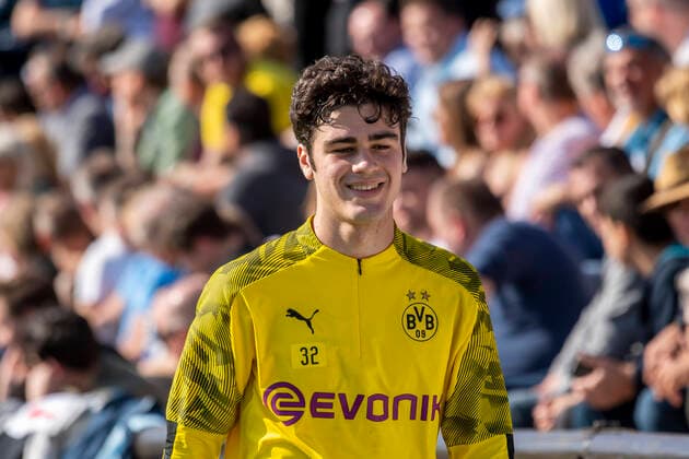 Fußball: Testspiele, BVB Winter-Trainingslager 2020, Borussia Dortmund - Feyenoord Rotterdam am 11.01.2020 im Marbella Football Center in Marbella (Spanien). Dortmunds Giovanni Reyna lacht. DFL regulations prohibit any use of photographs as image sequences and or quasi-video. Copyright: xKirchner-Mediax