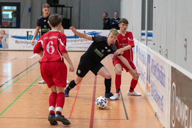 Luca Schwarzwälder (TSV Gaildorf), Fabian Lienhart (SK Sturm Graz) und Lasse Reinhuber (TSV Gaildorf). Deutschland, Gaildorf, 11.01.2020, Jugendfussball, U17, U 17 Jugend Euro Cup 2020, Sporthalle