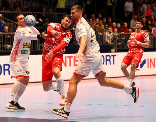 HANDBALL - EHF EURO 2020, CRO vs BLR GRAZ,AUSTRIA,11.JAN.20 - HANDBALL - EHF European Men s Handball Championship 2020, group stage, Croatia vs Belarus. Image shows Dzmitry Nikulenkau (BLR), Domagoj Duvnjak (CRO) and Andrei Yurynok (BLR). GEPAxpictures xWolfgangxGrebien