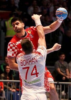 HANDBALL - EHF EURO 2020, CRO vs BLR GRAZ,AUSTRIA,11.JAN.20 - HANDBALL - EHF European Men s Handball Championship 2020, group stage, Croatia vs Belarus. Image shows Luka Stepancic (CRO) and Viachaslau Bokhan (BLR). GEPAxpictures xWolfgangxGrebien
