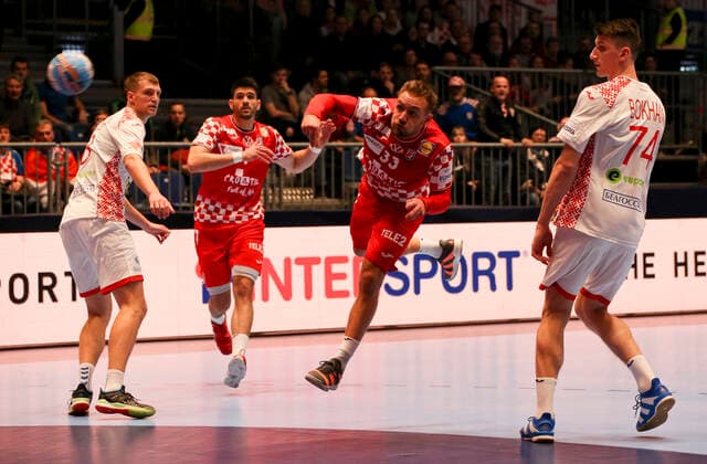 HANDBALL - EHF EURO 2020, CRO vs BLR GRAZ,AUSTRIA,11.JAN.20 - HANDBALL - EHF European Men s Handball Championship 2020, group stage, Croatia vs Belarus. Image shows Uladzislau Kulesh (BLR), Luka Stepancic (CRO), Luka Cindric (CRO) and Viachaslau Bokhan (BLR). GEPAxpictures xWolfgangxGrebien