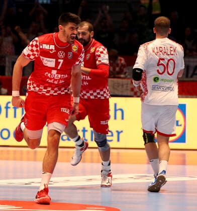 HANDBALL - EHF EURO 2020, CRO vs BLR GRAZ,AUSTRIA,11.JAN.20 - HANDBALL - EHF European Men s Handball Championship 2020, group stage, Croatia vs Belarus. Image shows the rejoicing of Luka Stepancic (CRO), Zeljko Musa (CRO) and Artsem Karalek (BLR). GEPAxpictures xWolfgangxGrebien
