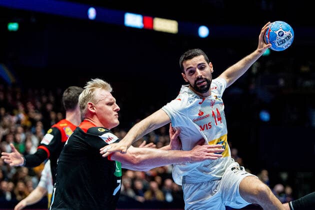 200111 Patrick Wiencek of Germany and Ferran Sole Sala of Spain during the EHF European Handball Championship match between Spain and Germany on January 11, 2020 in Trondheim. Photo: Vegard Wivestad Grott BILDBYRAN kod VG 170462 bbeng handball handball handboll handball-em 2020 european men?s handball championship 2020 em 2020 handbolls-em 2020 ehf euro 2020 spania spanien tyskland germany deutschland Copyright: VEGARDxWIVESTADxGRoTT BB200111VG041