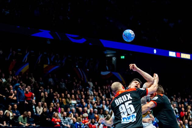 200111 Paul Drux of Germany and Alex Dujshebaev Dovichebaeva of Spain during the EHF European Handball Championship match between Spain and Germany on January 11, 2020 in Trondheim. Photo: Vegard Wivestad Grott BILDBYRAN kod VG 170462 bbeng handball handball handboll handball-em 2020 european men?s handball championship 2020 em 2020 handbolls-em 2020 ehf euro 2020 spania spanien tyskland germany deutschland Copyright: VEGARDxWIVESTADxGRoTT BB200111VG059