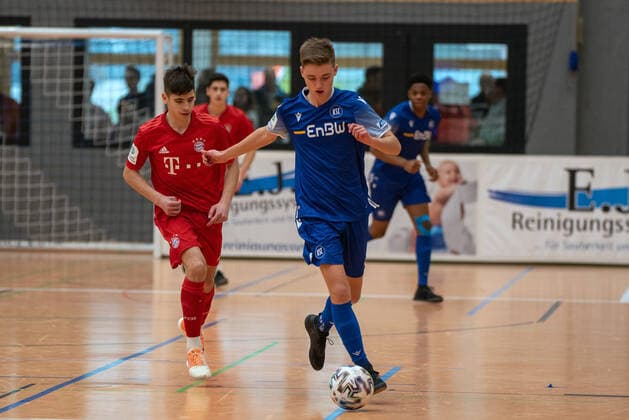 Nemanja Motika (FC Bayern München) und Bennet Fietkau (Karlsruher SC). Deutschland, Gaildorf, 12.01.2020, Jugendfussball, U17, U 17 Jugend Euro Cup 2020, Sporthalle