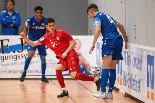 Grant-Leon Mamedova (FC Bayern München) und Karim Elabed (Karlsruher SC). Deutschland, Gaildorf, 12.01.2020, Jugendfussball, U17, U 17 Jugend Euro Cup 2020, Sporthalle