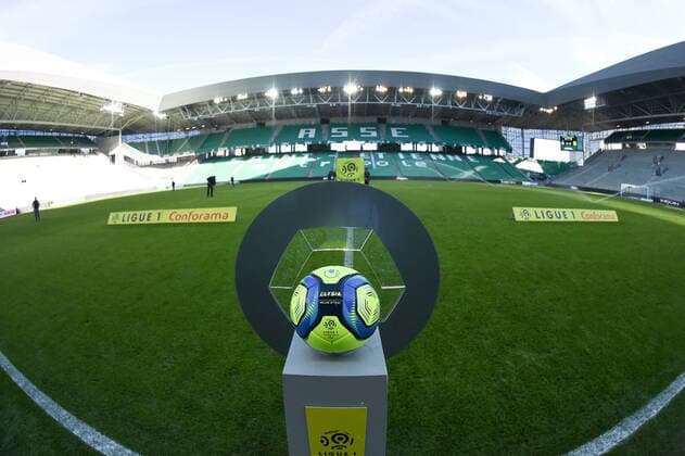 ILLUSTRATION - TRIBUNES VIDES - HUIS CLOS - ENTREE DES JOUEURS - BALLON - SOCLE - LOGO LFP FOOTBALL : Saint Etienne vs Nantes - Ligue 1 Conforama - 12 01 2020 FEP Panoramic 