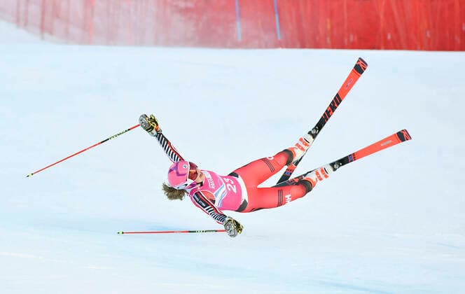 Bilder des Jahres 2020, Sport 01 Januar Sport Themen der Woche KW02 Sport Bilder des Tages (200112) -- LES DIABLERETS, Jan. 12, 2020 -- Alice Marchessault of Canada falls during the Women s Giant Slalom Run 1 of Alpine Skiing at the 3rd Winter Youth Olympic Games, Olympische Spiele, Olympia, OS at Les Diablerets Alpine centre, Switzerland on Jan. 12, 2020. ) (SP)SWITZERLAND-LES DIABLERETS-WINTER YOG-ALPINE SKIING-WOMEN S GIANT SLALOM WangxQingqin 