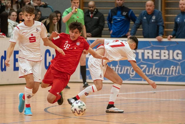 Florian Engelhardt (1.FC Köln), Younes Aitamer (FC Bayern München) und Nicolas Urso (1.FC Köln). Deutschland, Gaildorf, 12.01.2020, Jugendfussball, U17, U 17 Jugend Euro Cup 2020, Sporthalle