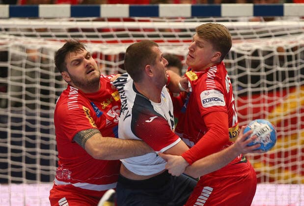 HANDBALL - EHF EURO 2020, AUT vs UKR VIENNA,AUSTRIA,12.JAN.20 - HANDBALL - EHF European Men s Handball Championship 2020, group stage, Austria vs Ukraine. Image shows Tobias Wagner (AUT), Pavlo Gurkovsky (UKR) and Lukas Hutecek (AUT). GEPAxpictures xChristianxOrt
