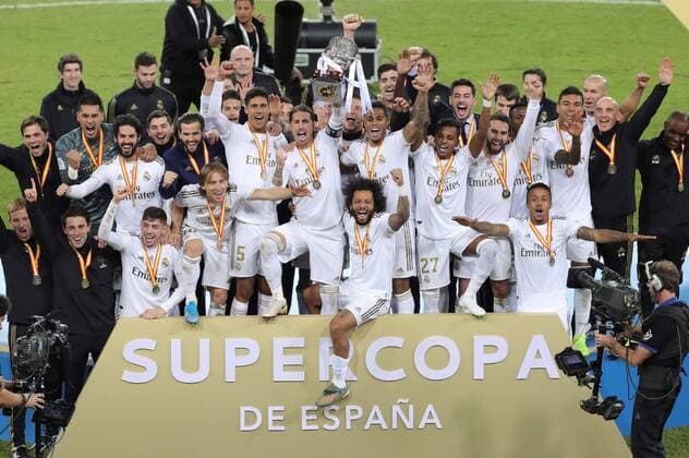 Bilder des Jahres 2020, Sport 01 Januar Sport Themen der Woche KW02 Sport Bilder des Tages Real Madrid s players celebrate with the trophy after winning the Spanish Supercup final between Real Madrid and Atletico Madrid at King Abdullah stadium in Jeddah, Saudi Arabia, 12 January 2020. Spanish Supercup !ACHTUNG: NUR REDAKTIONELLE NUTZUNG!  Copyright: xJuanJoxMartinx GRAF1024 20200112-637144634290483289