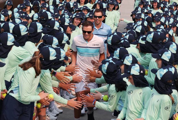 TENNIS AO BALL KIDS, Tennis doubles players Bob and Mike Bryan pose for a photo with the 2020 Australian Open ball kids during the official welcome of the Australian Open ball kids in Melbourne, Monday, January 13, 2020. ( NO ARCHIVING, EDITORIAL USE ONLY, NO USE IN BOOKS WITHOUT CONSENT MELBOURNE VIC AUSTRALIA  Copyright: xDAVIDxCROSLINGx 20200113001441851738