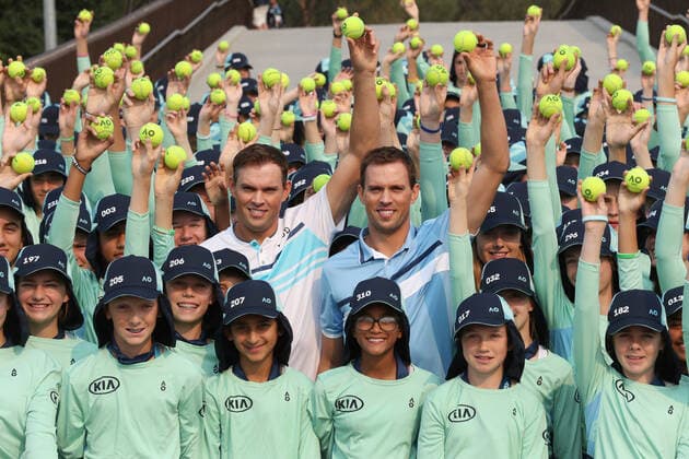 TENNIS AO BALL KIDS, Tennis doubles players Bob and Mike Bryan pose for a photo with the 2020 Australian Open ball kids during the official welcome of the Australian Open ball kids in Melbourne, Monday, January 13, 2020. ( NO ARCHIVING, EDITORIAL USE ONLY, NO USE IN BOOKS WITHOUT CONSENT MELBOURNE VIC AUSTRALIA  Copyright: xDAVIDxCROSLINGx 20200113001441851881