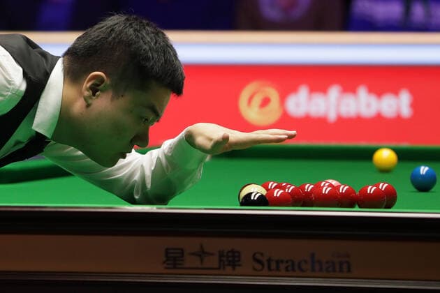 Bilder des Jahres 2020, Sport 01 Januar Sport Themen der Woche KW02 Sport Bilder des Tages (200113) -- LONDON, Jan. 13, 2020 -- Ding Junhui of China looks across the table during the round 1 match between Ding Junhui of China and Joe Perry of England at Snooker Masters 2020 at the Alexandra Palace in London, Britain, Jan. 12, 2020. Perry won 6 frames to 3. (Photo by Tim Ireland Xinhua) (SP) BRITAIN-LONDON-SNOOKER-MASTERS 2020-DING VS PERRY LiangxXizhi 