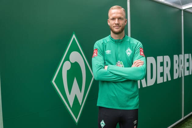 GER, Vorstellung Kevin Vogt - Werder Bremen 13.01.2020, wohninvest Weserstadion, Bremen, GER, Vorstellung Kevin Vogt - Werder Bremen Am Montag morgen(13.01.2020) wurde Kevin Vogt (Werder Bremen Neuzugang 03) vorgestellt. Vogt soll die Bremer im Abstiegskampf helfen und die Abwehr dicht machen - Vogt kommt als Leihgabe von der TSG Hoffenheim bis zum 30.06.3030 im Bild picture shows Neuzugang Kevin Vogt wurde am Montag offiziell vorgestellt *** GER, Presentation Kevin Vogt Werder Bremen 13 01 2020, wohninvest Weserstadion, Bremen, GER, Presentation Kevin Vogt Werder Bremen On Monday morning 13 01 2020 Kevin Vogt Werder Bremen newcomer 03 was presented Vogt should help the Bremeners in the fight against relegation and close the defense Vogt comes on loan from TSG Hoffenheim until 30 06 3030 in the picture picture shows newcomer Kevin Vogt was officially presented on Monday nordphotox Kokenge nph00001