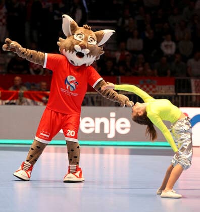 Sport Bilder des Tages HANDBALL - EHF EURO 2020, MNE vs BLR GRAZ,AUSTRIA,13.JAN.20 - HANDBALL - EHF European Men s Handball Championship 2020, group stage, Montenegro vs Belarus. Image shows a showact. GEPAxpictures xWolfgangxGrebien