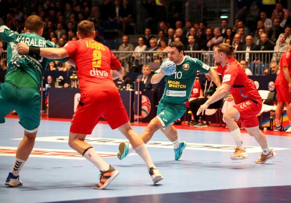 HANDBALL - EHF EURO 2020, MNE vs BLR GRAZ,AUSTRIA,13.JAN.20 - HANDBALL - EHF European Men s Handball Championship 2020, group stage, Montenegro vs Belarus. Image shows Artsem Karalek (BLR), Vuk Lazakovic (MNE), Barys Pukhouski (BLR) and Mirko Radovic (MNE). GEPAxpictures xWolfgangxGrebien