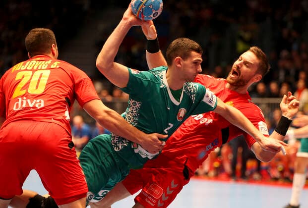 HANDBALL - EHF EURO 2020, MNE vs BLR GRAZ,AUSTRIA,13.JAN.20 - HANDBALL - EHF European Men s Handball Championship 2020, group stage, Montenegro vs Belarus. Image shows Stevan Vujovic (MNE), Aliaksandr Padshyvalau (BLR) and Vuk Lazakovic (MNE). GEPAxpictures xWolfgangxGrebien