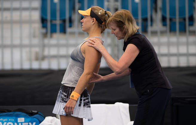Bilder des Jahres 2020, Sport 01 Januar Sport Themen der Woche KW03 Sport Bilder des Tages January 15, 2020, Adelaide, AUSTRALIA: Angelique Kerber of Germany is forced to retire with injury from her second round match at the 2020 Adelaide International WTA, Tennis Damen Premier tennis tournament against Dayana Yastremska of Ukraine 2020 Adelaide International, Tennis, Adelaide, Australia, Jan 15 - ZUMAa181 20200115_zaa_a181_024 Copyright: xAFP7x
