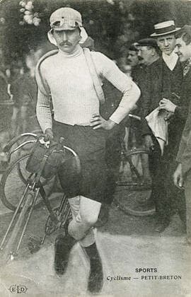 PETIT BRETON Lucien Sports. Cyclisme : PETIT-BRETON (1882-1917) - vainqueur des Tours de France 1907 et 1908. Carte postale vers 1908. Credit : IM KHARBINE-TAPABOR.