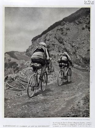 Tour de France 1919 BARTHELEMY (1890-1964) et LAMBOT (1886-1964) avant le Tourmalet . Etape du Tour de France 1919, photographie tiree de la Vie au grand air. Credit : Collection KHARBINE-TAPABOR.