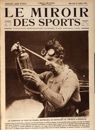 Cyclisme - Tour de France Le vainqueur du Tour de France, Bottecchia, se rafraichit au contrôle d Abbeville. en une du Miroir des sports en 1925.
