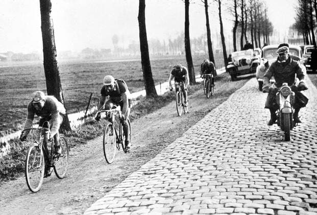 Paris - Roubaix Course cycliste: Paris - Roubaix. Credit: Cheuva KHARBINE-TAPABOR.