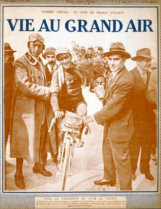 Cyclisme - Tour de France Le Belge Thys vainqueur du Tour de France 1913. Couverture du magazine La Vie Au Grand Air, aout 1913. Collection Kharbine-Tapabor