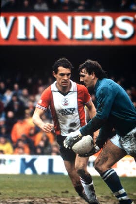 NEVILLE SOUTHALL, Everton, JOE JORDAN, Southampton, First Division, Southampton vs Everton 1-2, The Dell, Southampton FIRST DIVISION 1984-85 SOUTHAMPTON-EVERTON 1-2