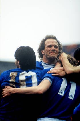 ANDY GRAY, Everton, First Division, Southampton vs Everton 1-2, The Dell, Southampton FIRST DIVISION 1984-85 SOUTHAMPTON-EVERTON 1-2