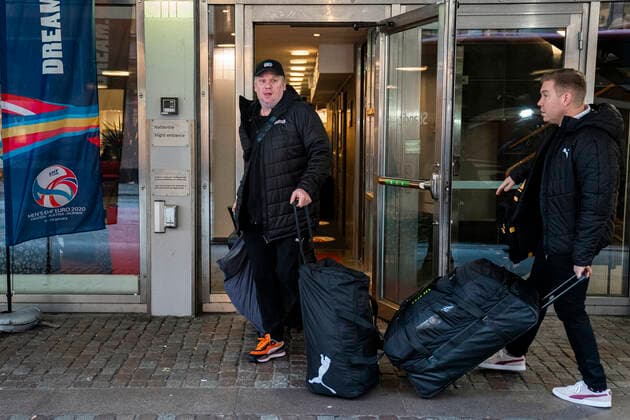 Handball EM, Abreise Nationalteam Dänemark Haandboldherrelandsholdet forlader deres hotel Scandic St. Jörgen i Malmoe torsdag den 16. januar 2020.De danske haandboldherrer er ude af EM, som endte for dem onsdag efter tre kampe i det indledende gruppespil. , Copenhagen Denmark