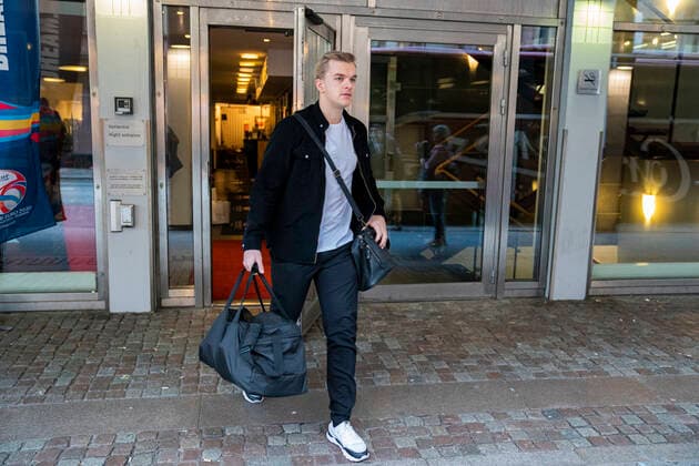 Handball EM, Abreise Nationalteam Dänemark Johan Á Plógvi Hansen. Haandboldherrelandsholdet forlader deres hotel Scandic St. Jörgen i Malmoe torsdag den 16. januar 2020.De danske haandboldherrer er ude af EM, som endte for dem onsdag efter tre kampe i det indledende gruppespil. , Copenhagen Denmark Copyright: MartinxSylvestx cop105 spdk20200116-111729-L