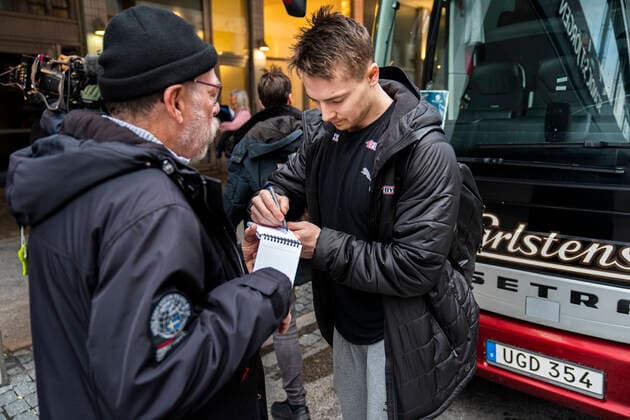 Handball EM, Abreise Nationalteam Dänemark Michael Damgaard Nielsen. Haandboldherrelandsholdet forlader deres hotel Scandic St. Jörgen i Malmoe torsdag den 16. januar 2020.De danske haandboldherrer er ude af EM, som endte for dem onsdag efter tre kampe i det indledende gruppespil. , Copenhagen Denmark Copyright: MartinxSylvestx cop105 spdk20200116-112406-L