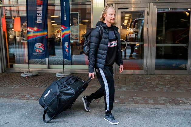 Handball EM, Abreise Nationalteam Dänemark Kristoffer Glavind Kjaer Kropsterapeut. Haandboldherrelandsholdet forlader deres hotel Scandic St. Jörgen i Malmoe torsdag den 16. januar 2020.De danske haandboldherrer er ude af EM, som endte for dem onsdag efter tre kampe i det indledende gruppespil. , Copenhagen Denmark Copyright: MartinxSylvestx cop105 spdk20200116-113131-L