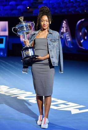 Bilder des Jahres 2020, Sport 01 Januar Sport Themen der Woche KW03 Sport Bilder des Tages Tennis: Australian Open Japanese tennis player Naomi Osaka, winner of the 2019 Australian Open, poses for a photo with the tournament s trophy, at a talk show in Melbourne on Jan. 16, 2020, during a draw for the 2020 Australian Open, set to begin on Jan. 20. 