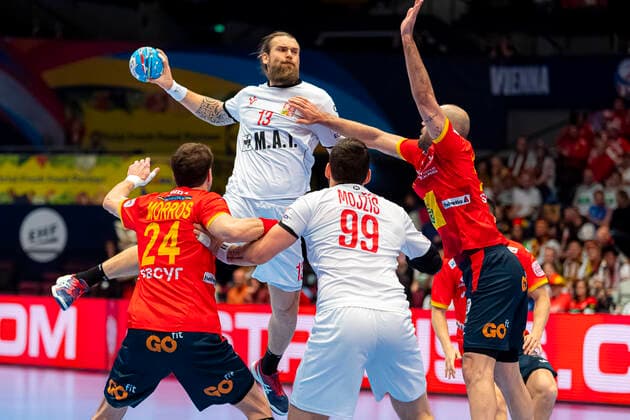 Handball, Maenner: EM 2020, Hauptrunde, Gruppe 1, Spanien - Tschechische Republik v.li. Viran Morros de Argila (Spanien), Pavel Horak (Tschechien THW Kiel), Jan Mojzis (Tschechien TV Emsdetten), Joan Canellas Reixach (Spanien) Wien Stadthalle Wien Oesterreich