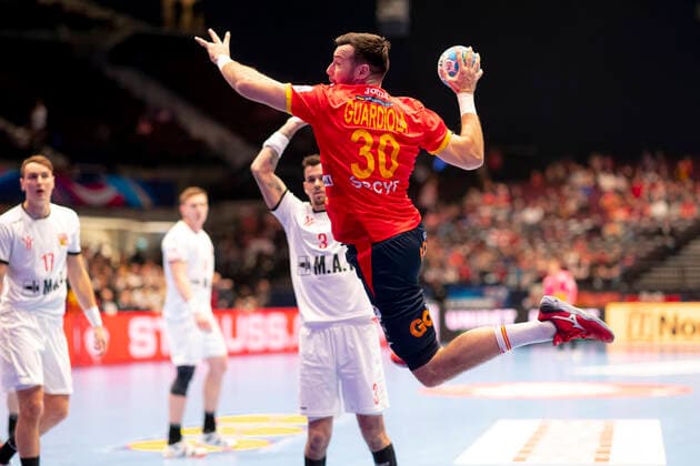 Gedeon Guardiola Villaplana (Nr. 30, Spanien) gegen Roman Becvar (Nr. 3, Tschechien). Spanien vs. Tschechien, Handball, Hauptrunde, EHF Euro 2020, 16.01.20 Wien Wien Oesterreich Copyright: xAgentur54Gradx xFelixxKoenigx