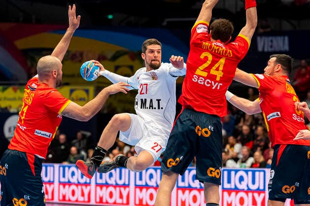 Handball, Maenner: EM 2020, Hauptrunde, Gruppe 1, Spanien - Tschechische Republik v.li. Joan Canellas Reixach (Spanien), Ondrej Zdrahala (Tschechien), Viran Morros de Argila (Spanien), Gedeon Guardiola Villaplana (Spanien) Wien Stadthalle Wien Oesterreich