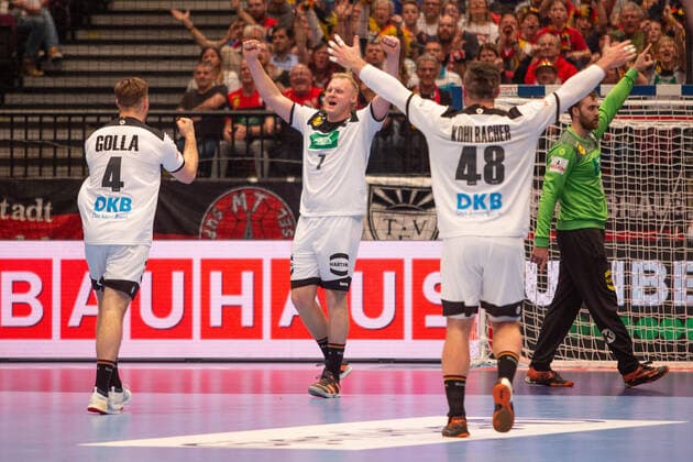 HANDBALL - EHF EURO 2020 VIENNA,AUSTRIA,16.JAN.20 - HANDBALL - EHF European Men s Handball Championship 2020, main round, BLR vs GER. Image shows the rejoicing of Johannes Golla, Patrick Wiencek and Jannik Kohlbacher (GER). GEPAxpictures xDavidxBitzan