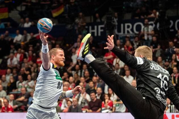 Handball Wien 16.01.2020 Europameisterschaft EM Zwischenrunde hauptrunde Weißrussland (BLR) - Deutschland (GER) Patrick Zieker (Deutschland, No.93) SALDATSENKA Viachaslau (Weißrussland, TW, No.16)
