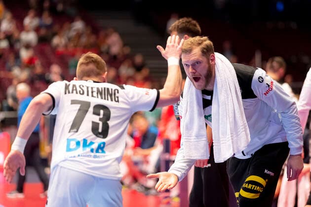 Timo Kastening (Nr. 73, Deutschland) und Johannes Bitter (Nr. 1, Deutschland) freuen sich jubeln. Belarus vs. Deutschland, Handball, Hauptrunde, EHF Euro 2020, 16.01.20 Wien Wien Oesterreich Copyright: xAgentur54Gradx xFelixxKoenigx