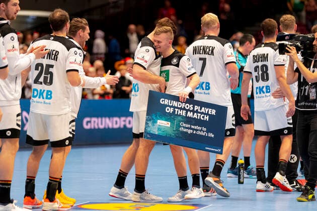 Sport Bilder des Tages Timo Kastening (Nr. 73, Deutschland) wird zum Player of the match gewaehlt und freut sich jubelt. Belarus vs. Deutschland, Handball, Hauptrunde, EHF Euro 2020, 16.01.20 Wien Wien Oesterreich Copyright: xAgentur54Gradx xFelixxKoenigx