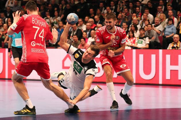 Deutschland - Weissrussland, EHF Euro 2020 Fabian Boehm (Deutschland 38), Viachaslau Bokhan (Weissrussland 74),, Wien Wien Oesterreich Eissporthalle